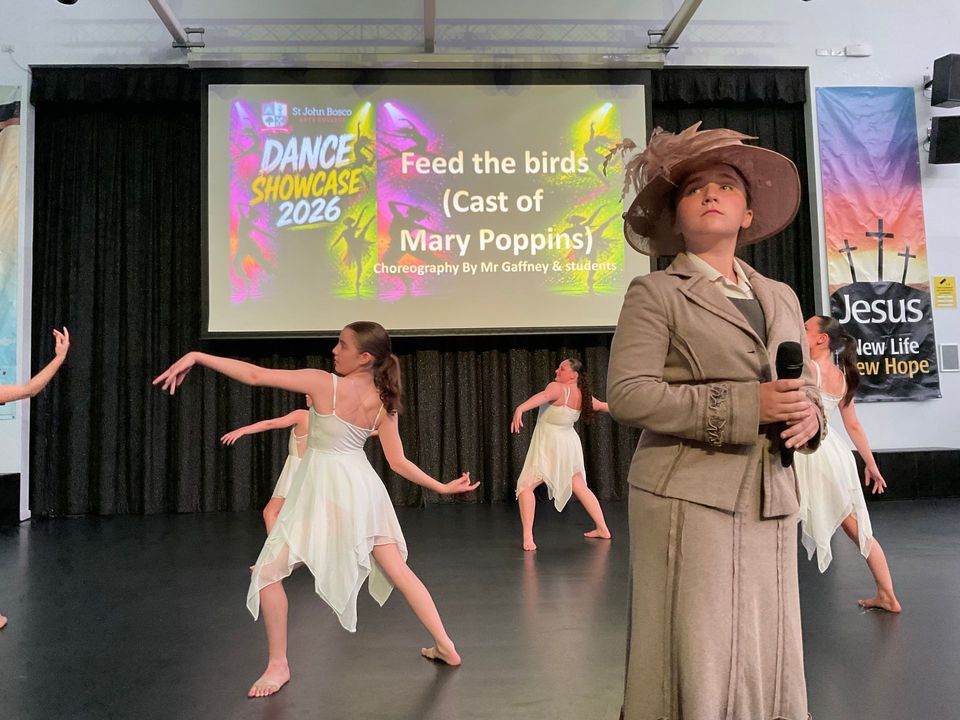 Cast of Mary Poppins perform "Feed the Birds"